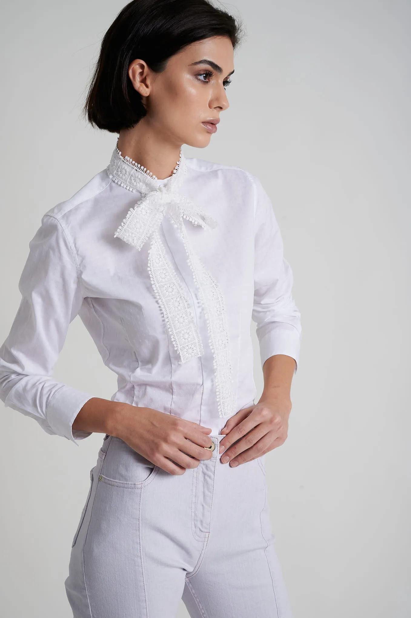 100% cotton shirt with ribbon lace at collar