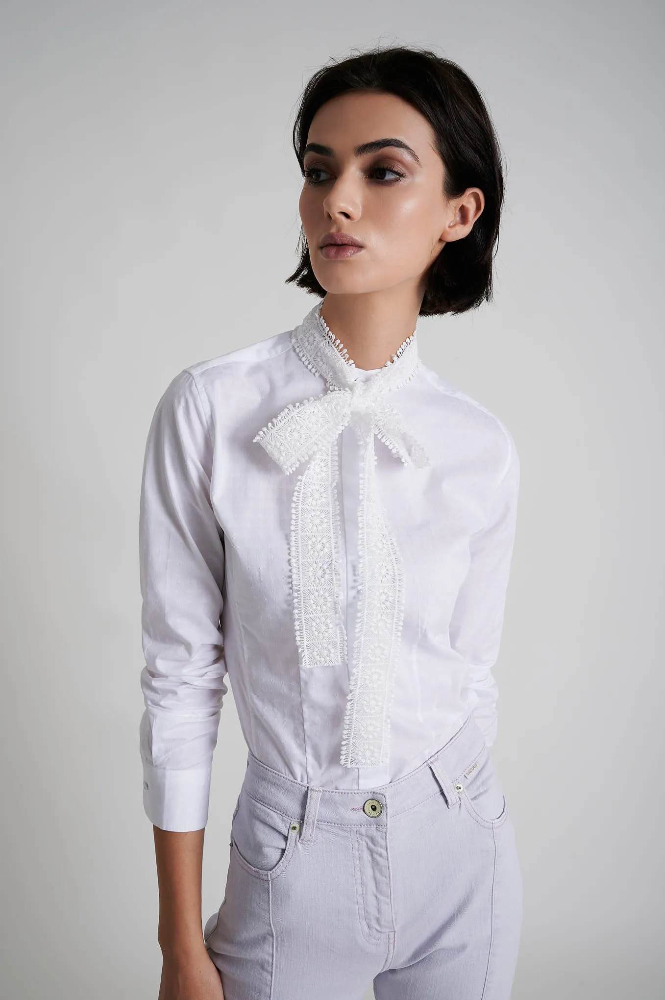 100% cotton shirt with ribbon lace at collar