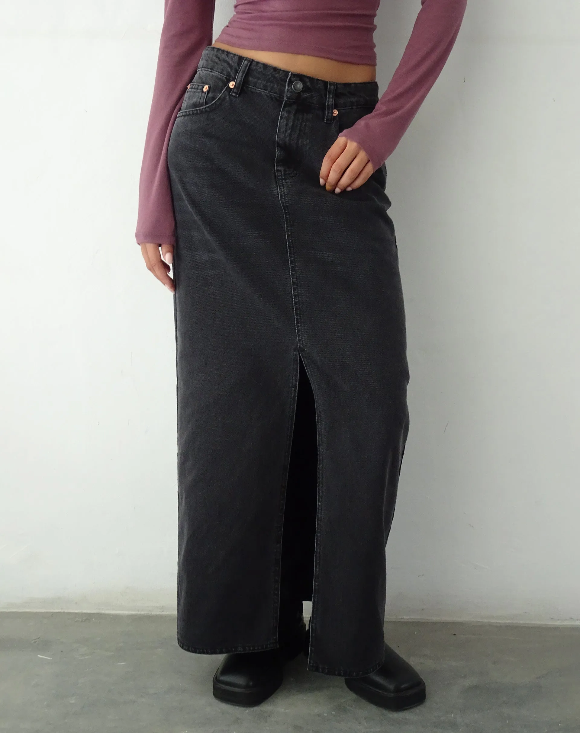 Low Rise Denim Maxi Skirt in Vintage Black